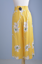 Calça pantacourt floral amarela GG