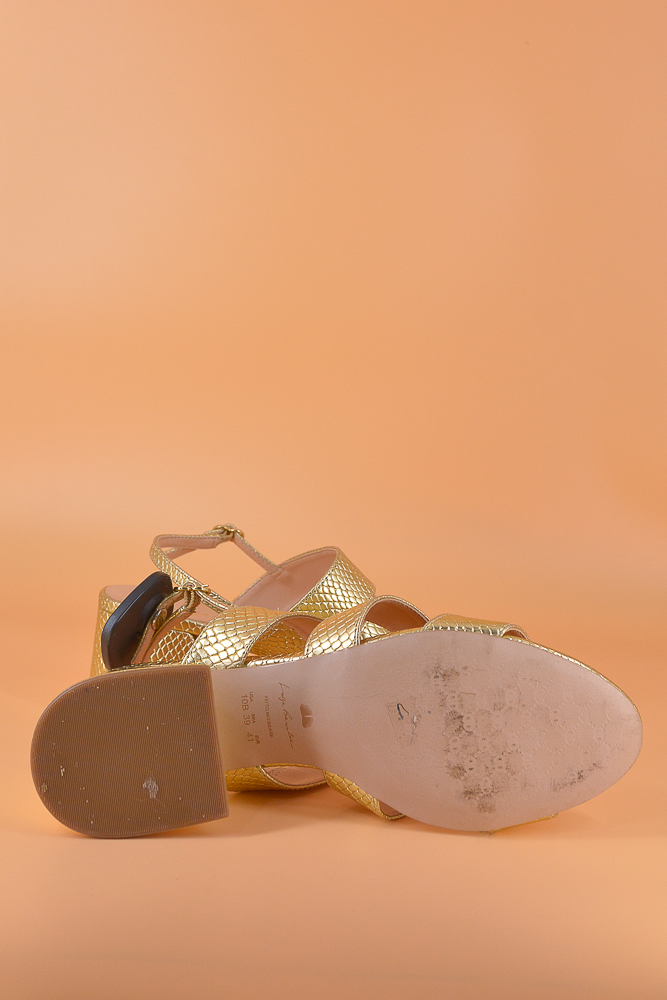 Sandália dourada n.39